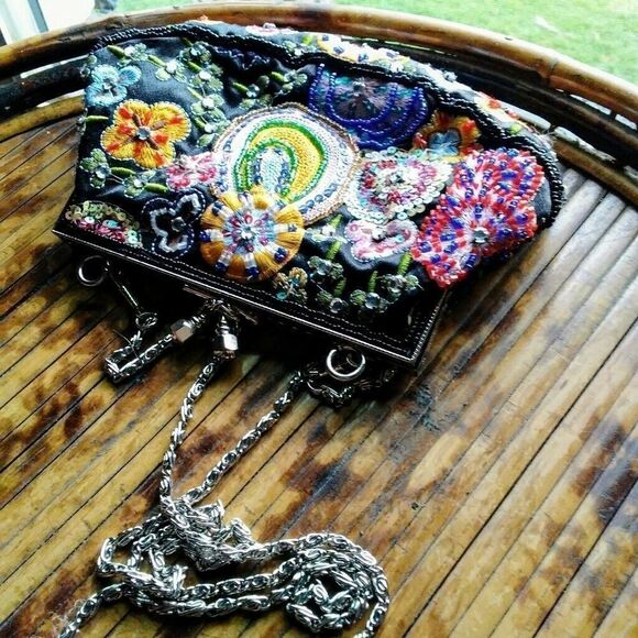 ziba embroidered & breaded purse - Picture 5 of 6